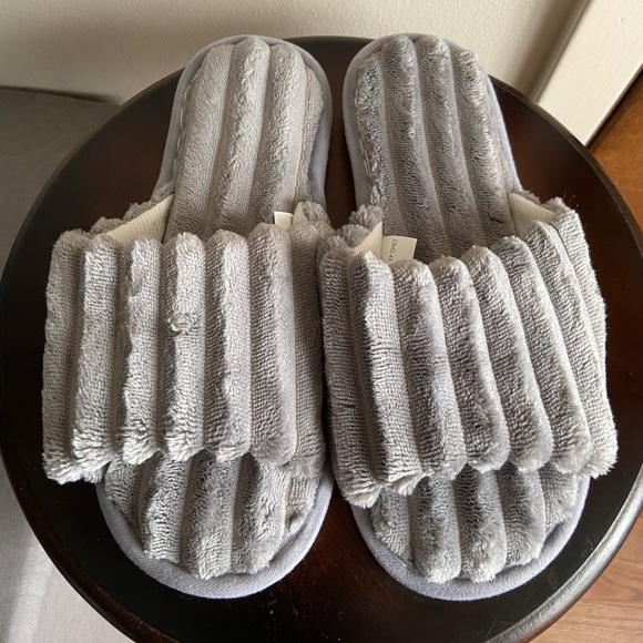 Slippers - Picture 2 of 4